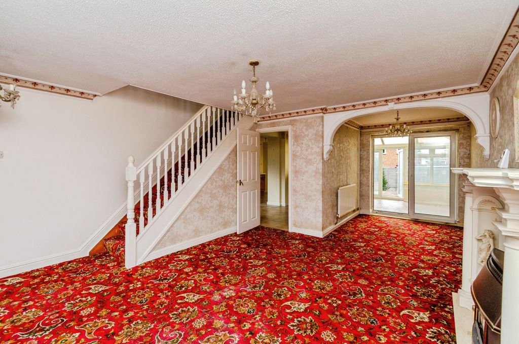 Property photo 2 of 15 Lounge