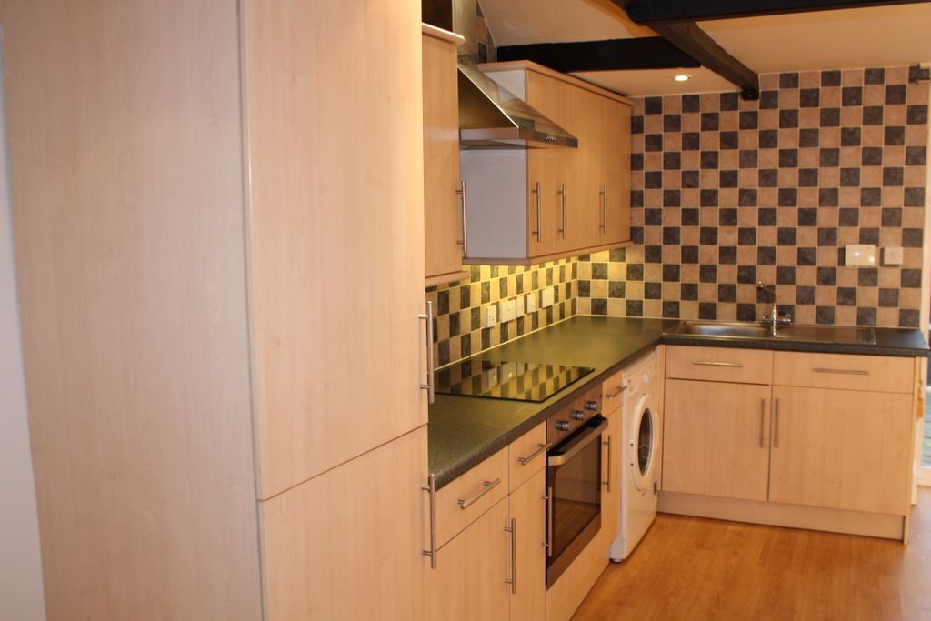 Property photo 3 of 8 Kitchen