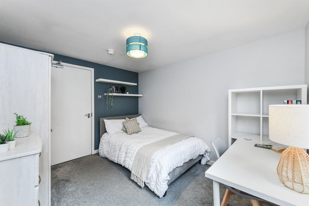 Property photo 1 of 12 (Main)