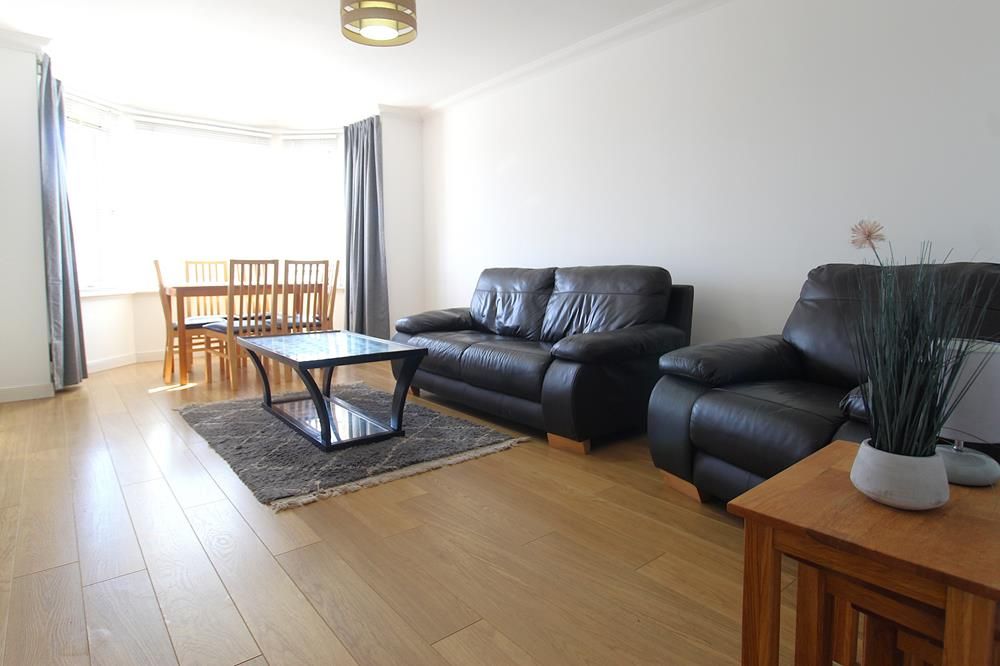 Property photo 1 of 10 Lounge