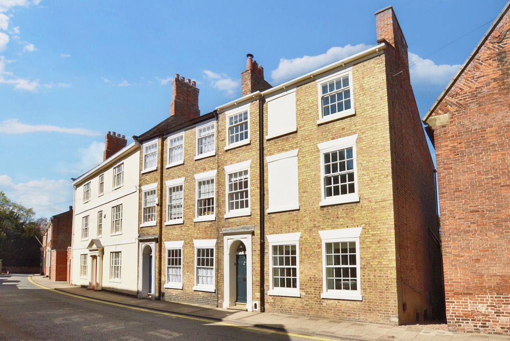 Property photo 1 of 40