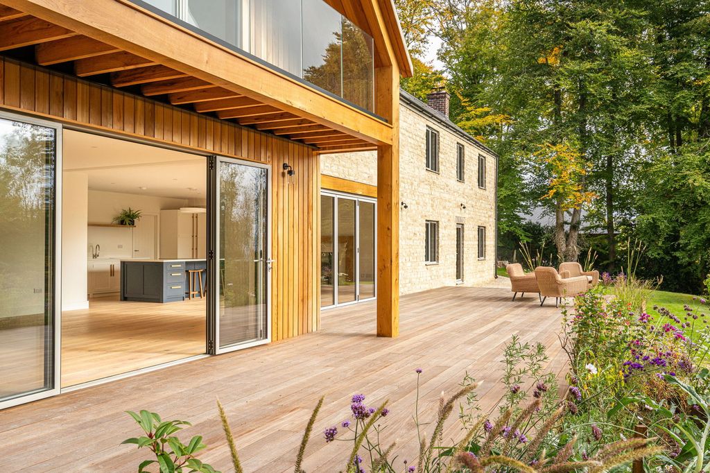 Property photo 2 of 35