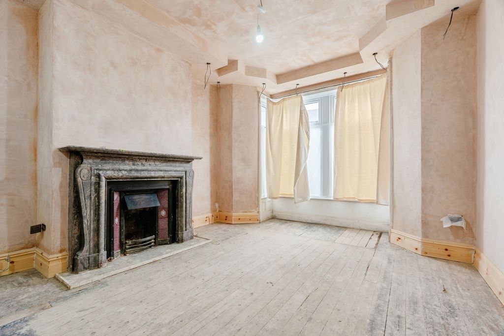 Property photo 2 of 17 Photo
