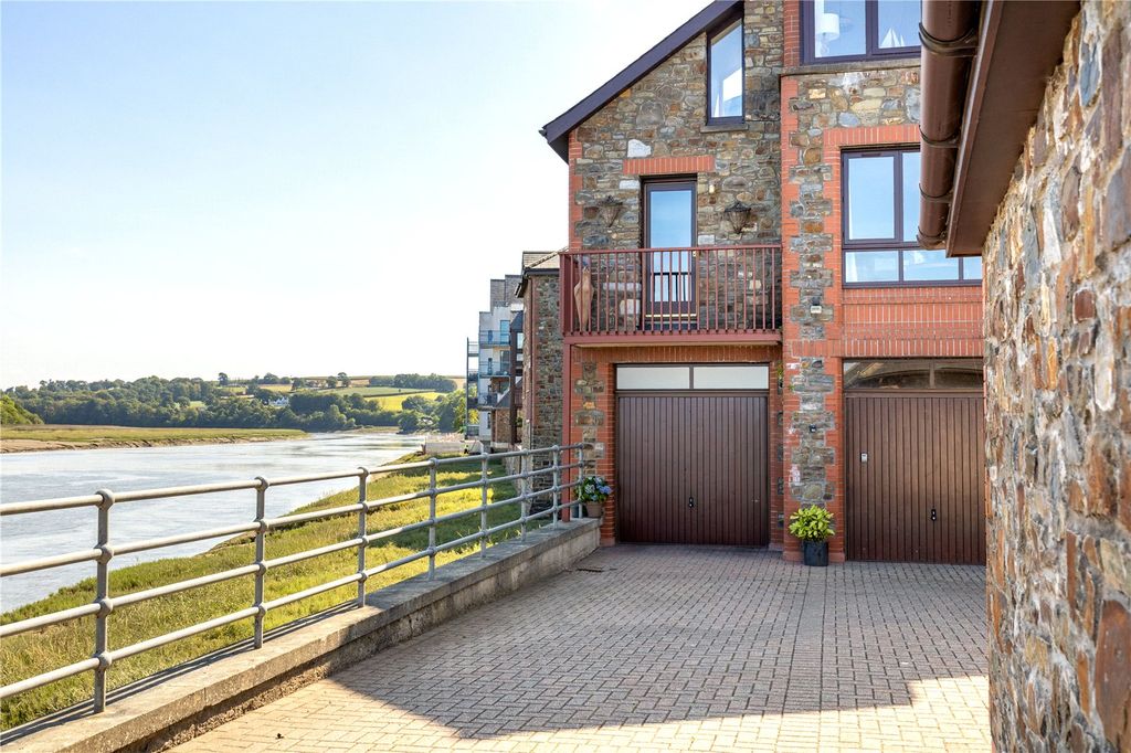 Property photo 2 of 27 Picture No. 24
