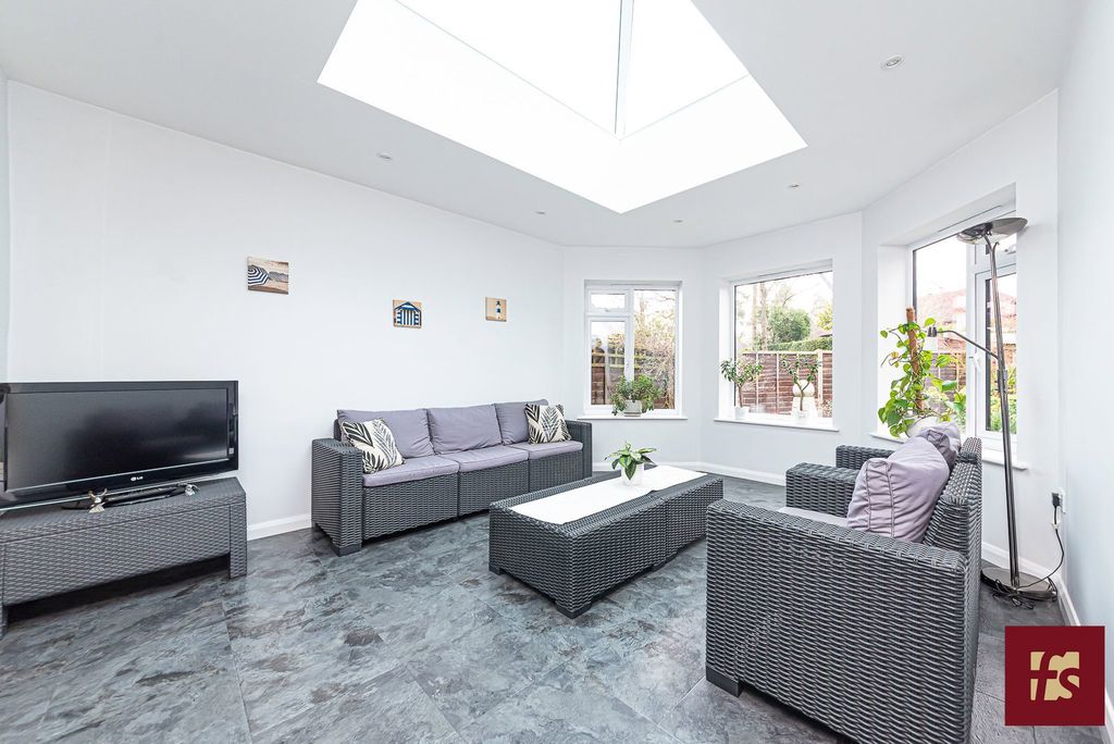 Additional image 5 of 4 bed detached house for saleChaucer Road, Crowthorne, Berkshire RG45