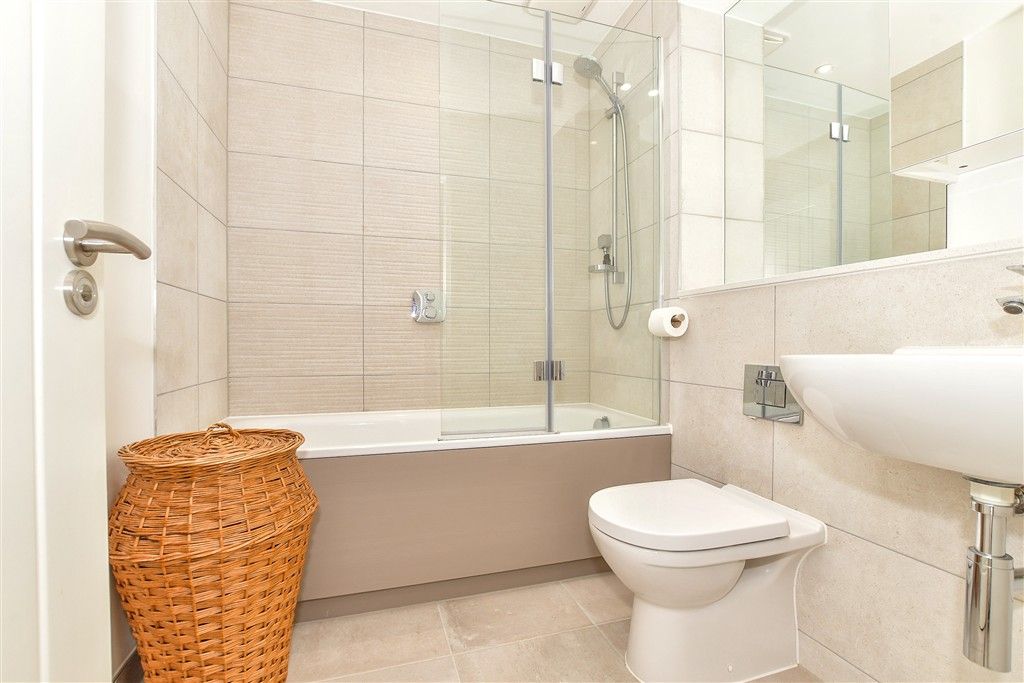 Property photo 3 of 11 Bathroom