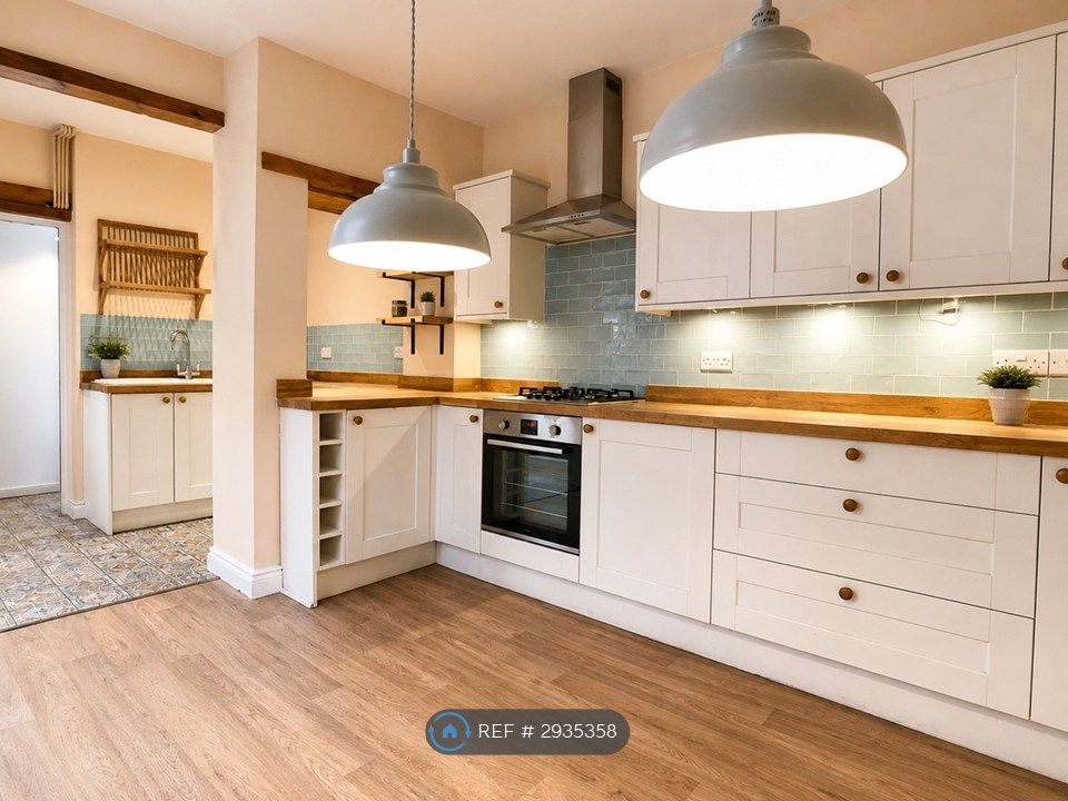 Property photo 1 of 11 Kitchen