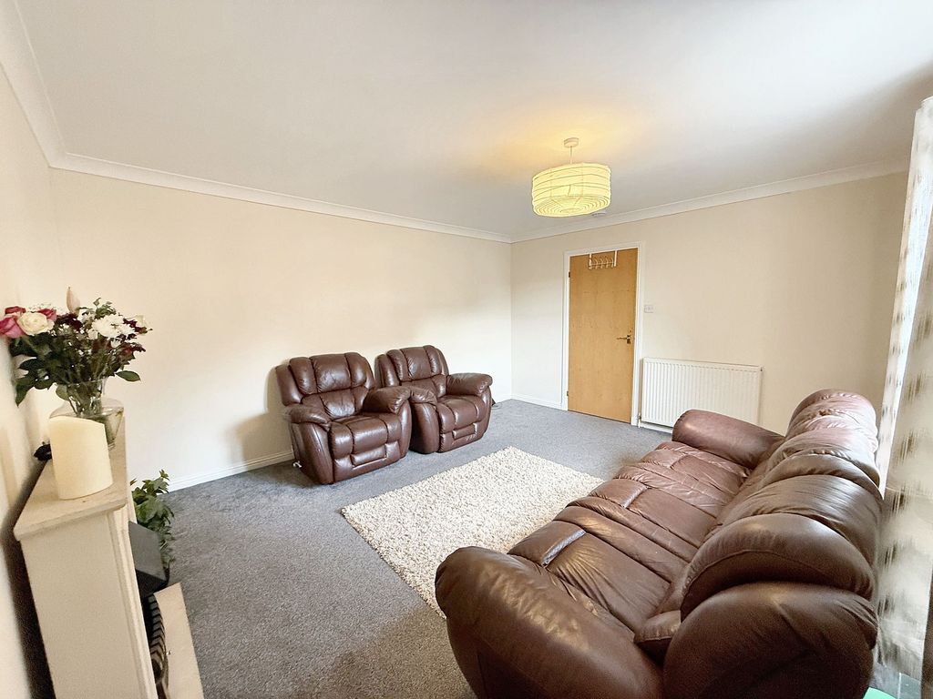 Property photo 2 of 15 Lounge