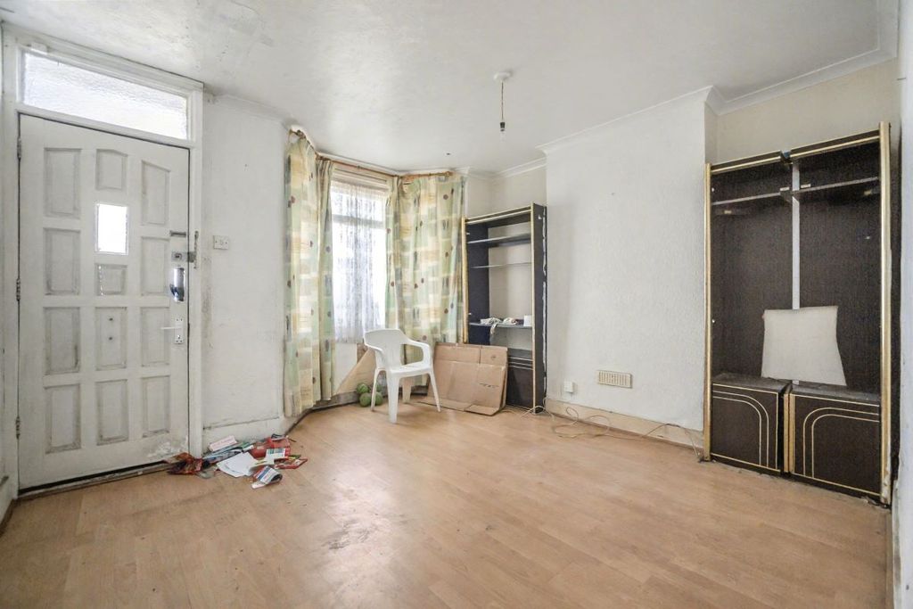 Property photo 2 of 12