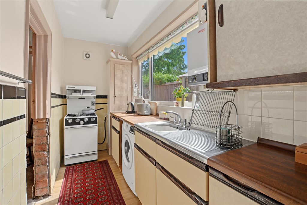 Property photo 3 of 22 Kitchen