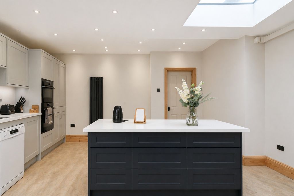 Property photo 3 of 13 5094412