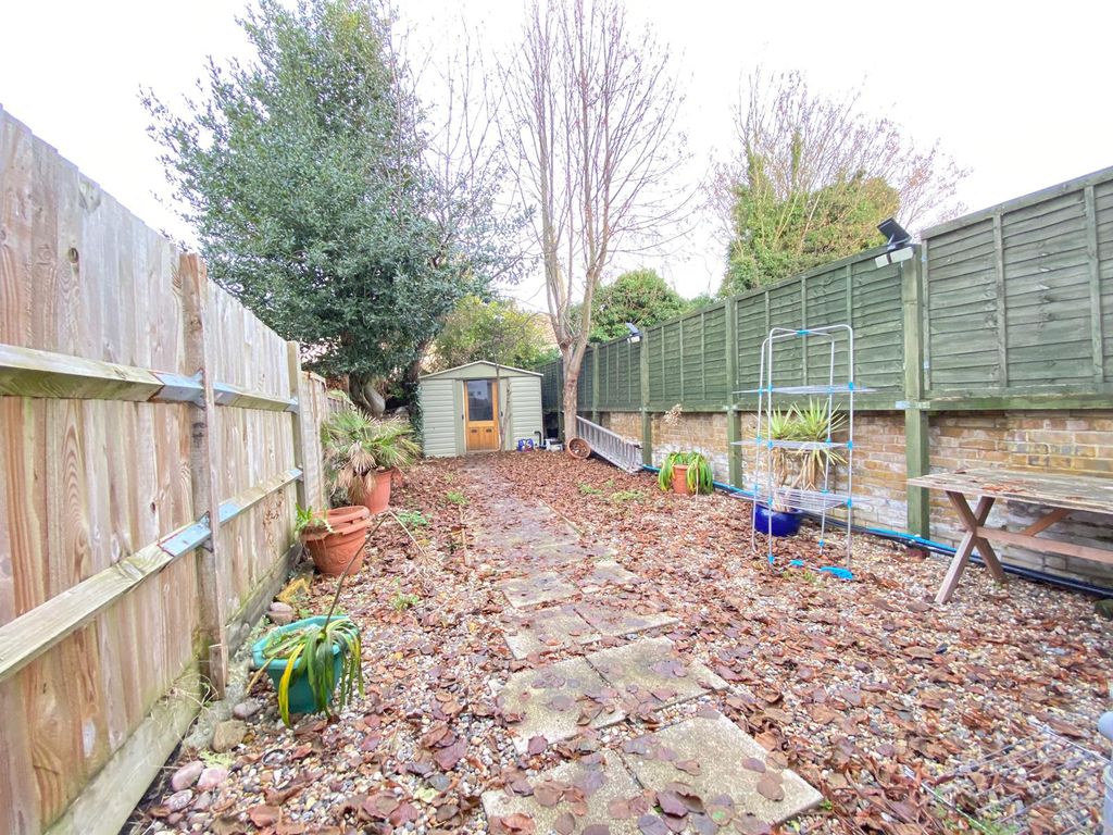 Property photo 3 of 6