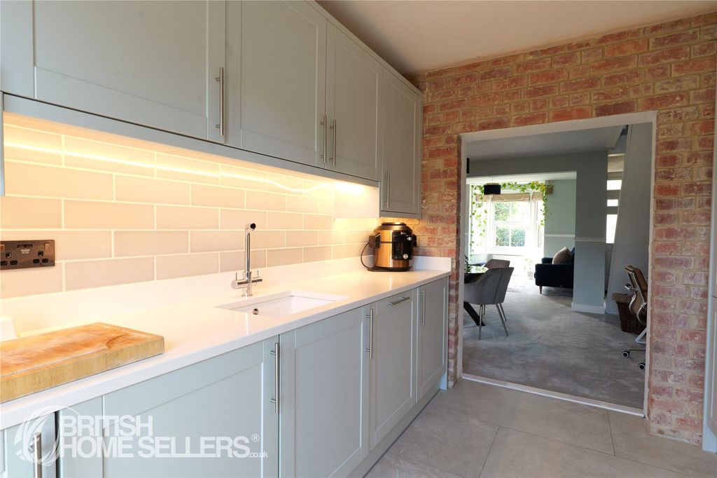 Property photo 3 of 23 Picture No. 17