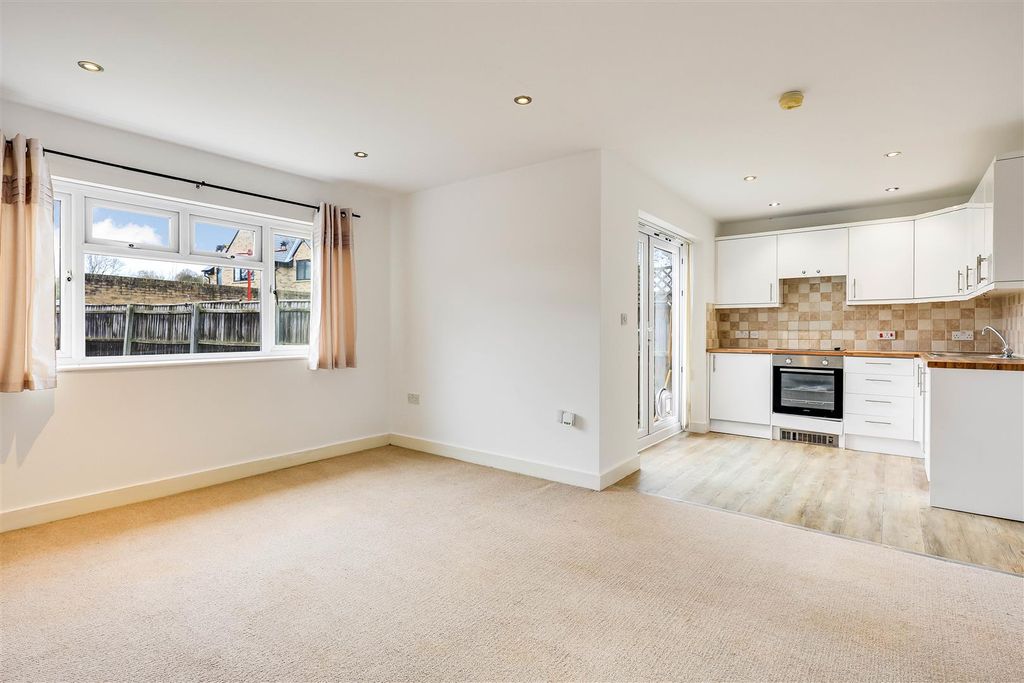 Property photo 3 of 19 Img (10).Jpg