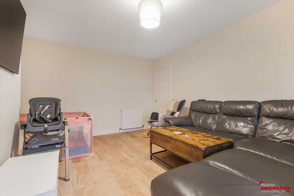 Property photo 3 of 20 Lounge Dining (2)