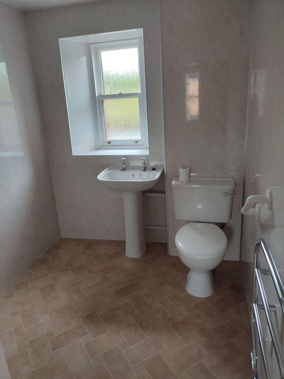 Property photo 2 of 9 Bathroom