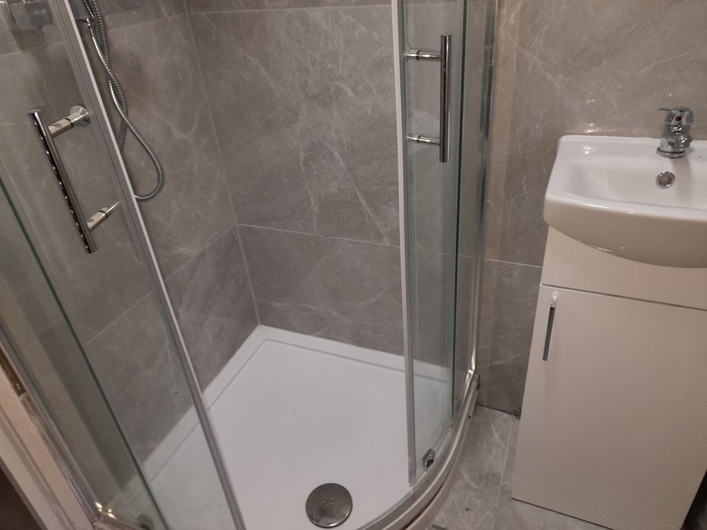 Property photo 3 of 13 Bathroom