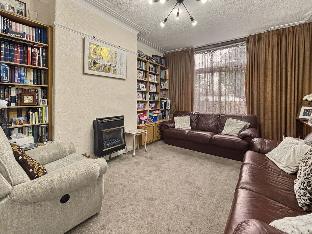 Property photo 3 of 25