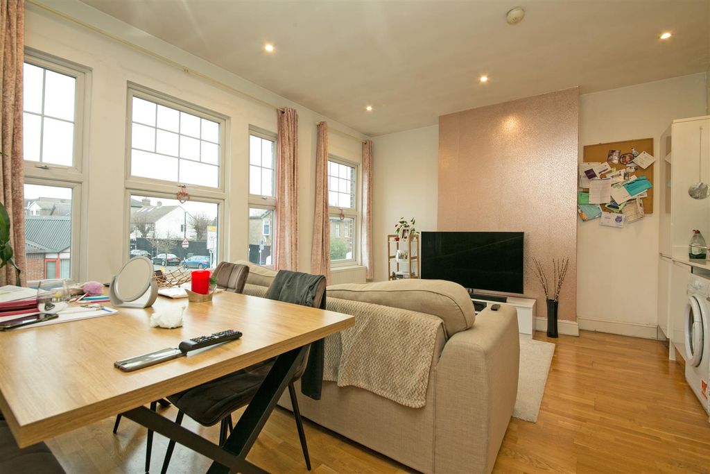 Property photo 2 of 8 Reception 2