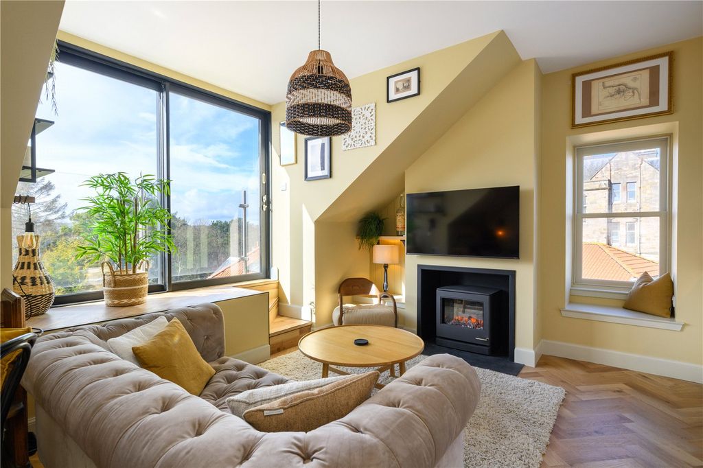 Property photo 3 of 18 Sitting/Dining