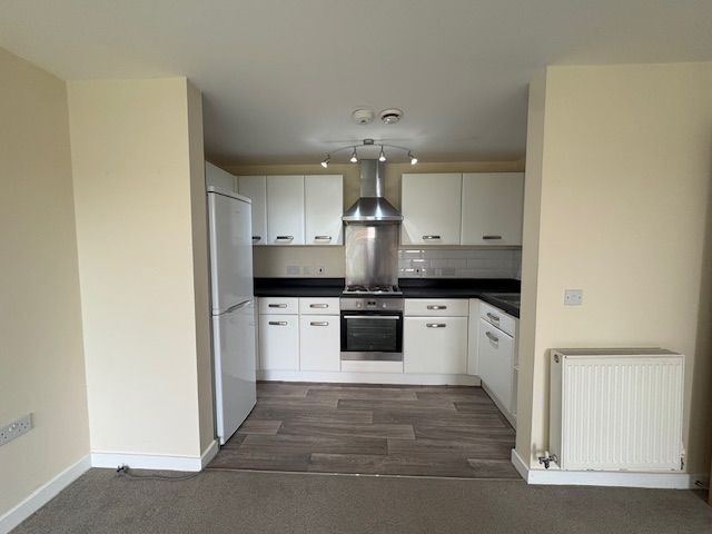 Property photo 2 of 10 Kitchen