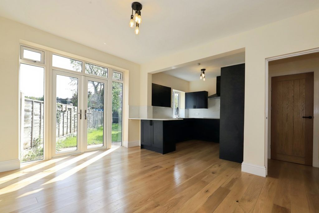 Property photo 2 of 20 Pbox-Img.Jpg