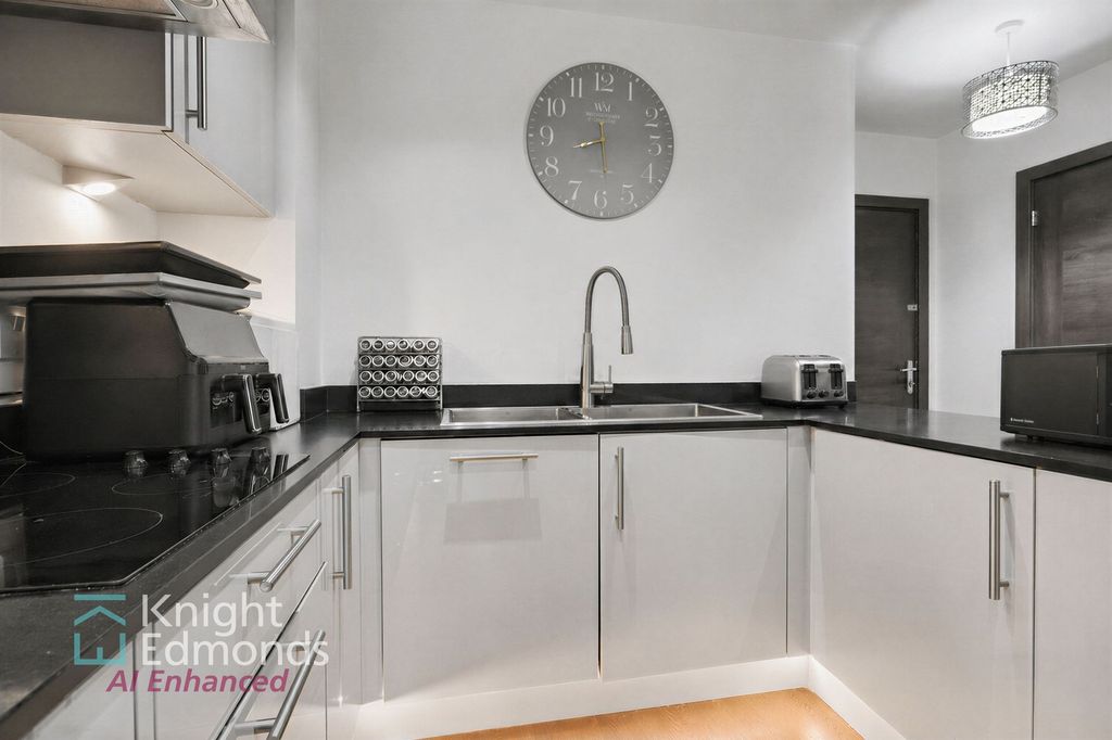 Property photo 2 of 10 Kitchen