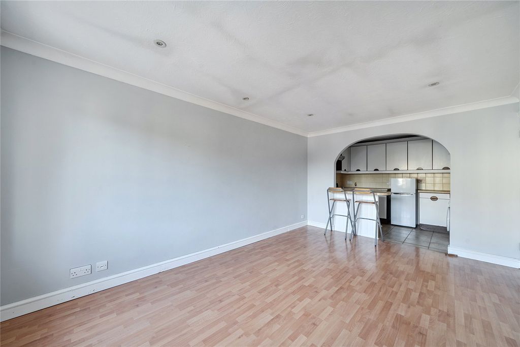 Property photo 2 of 8 Picture No. 13