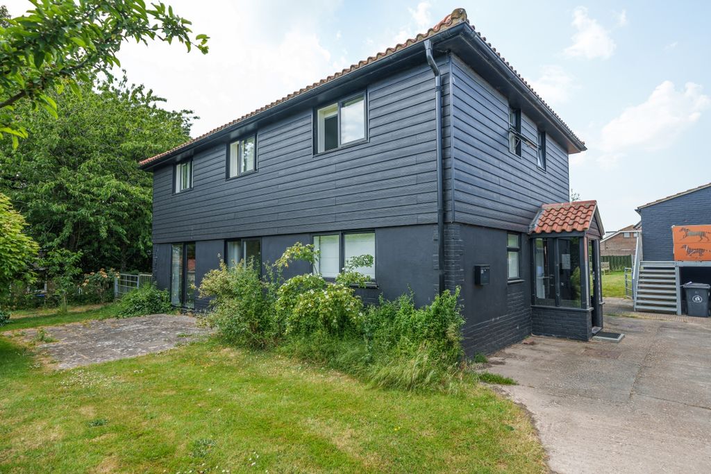 Property photo 2 of 11