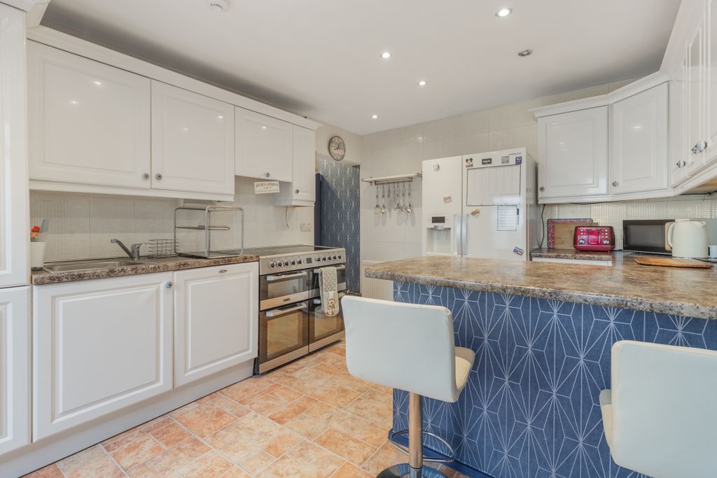 Property photo 3 of 48