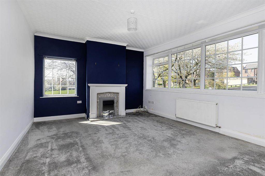 Property photo 3 of 30 Living Room