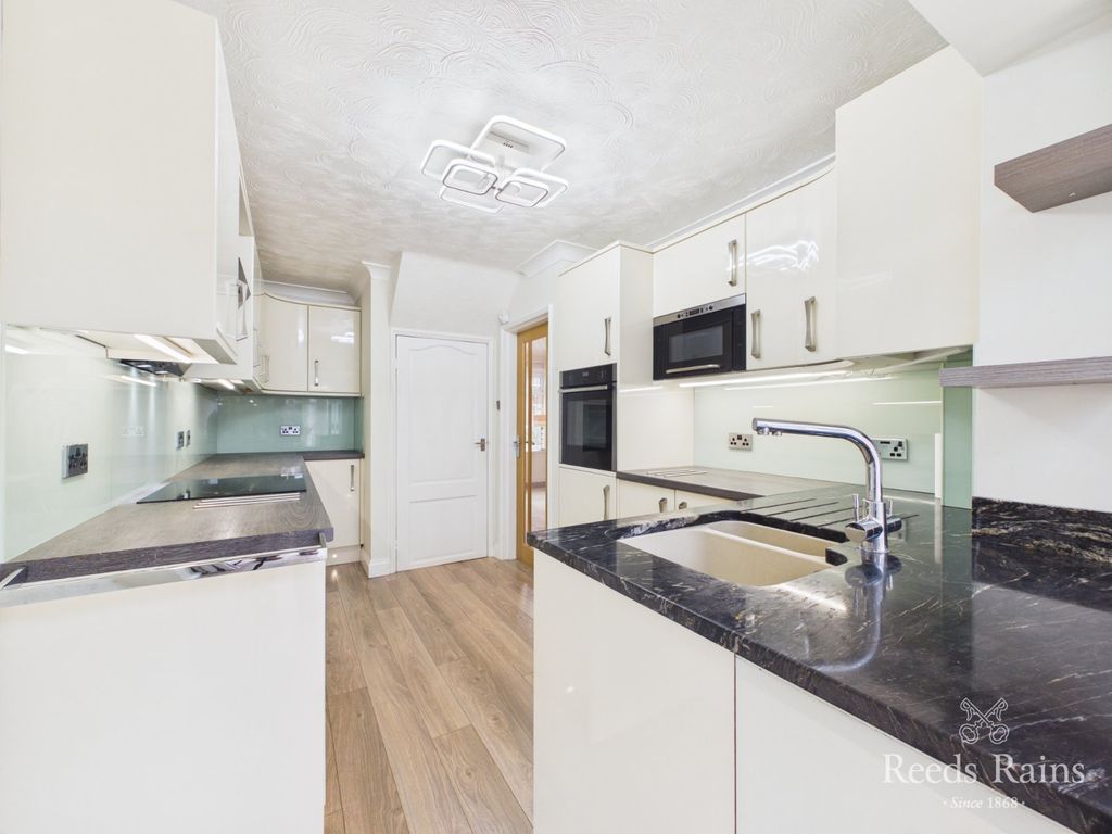 Property photo 2 of 23 Kitchen