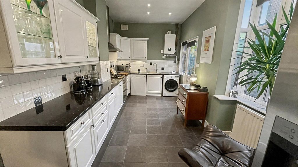 Property photo 2 of 20 Kitchen