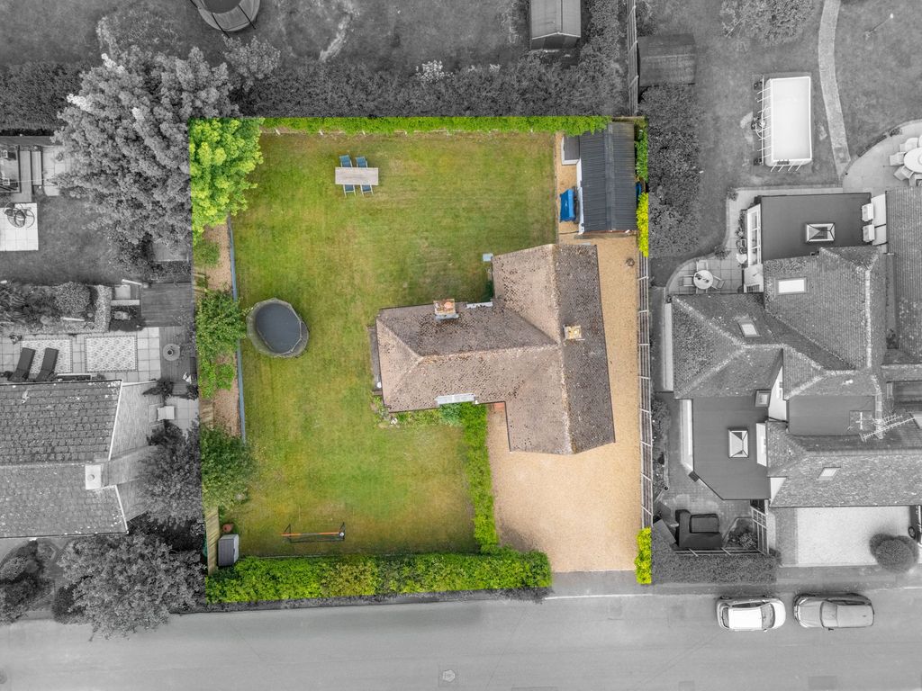 Property photo 2 of 27