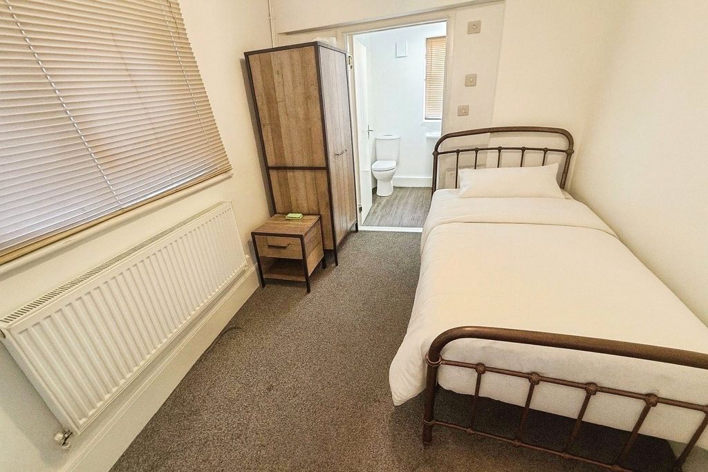 Property photo 1 of 7 Picture No. 12