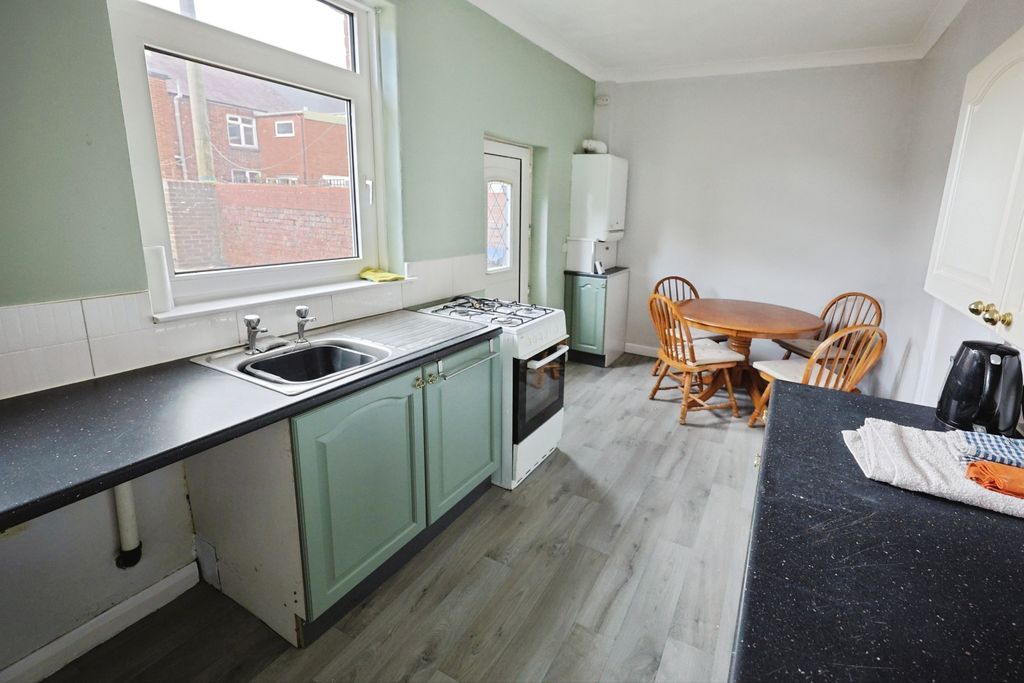 Property photo 3 of 8 Pbox-Img.Jpg