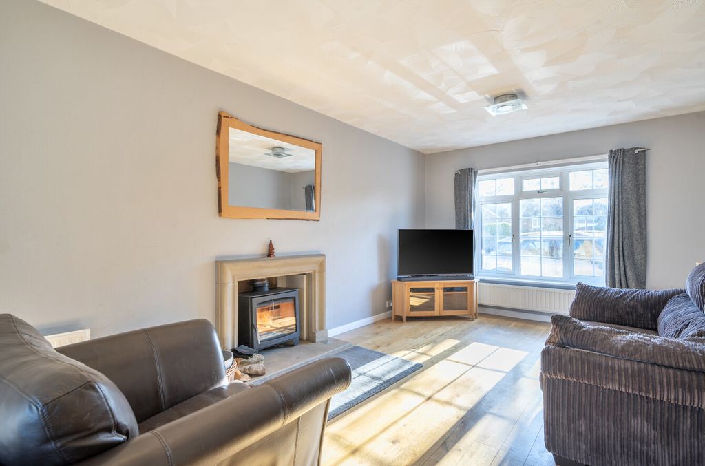 Property photo 2 of 27 Living Room