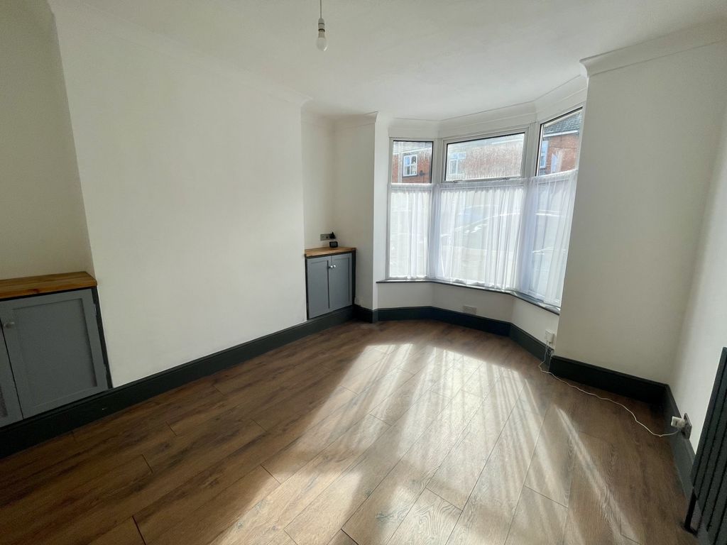 Property photo 3 of 9 F346F01c-Da74d897-3540-4Aa9-84A8-E62B2B136B1c