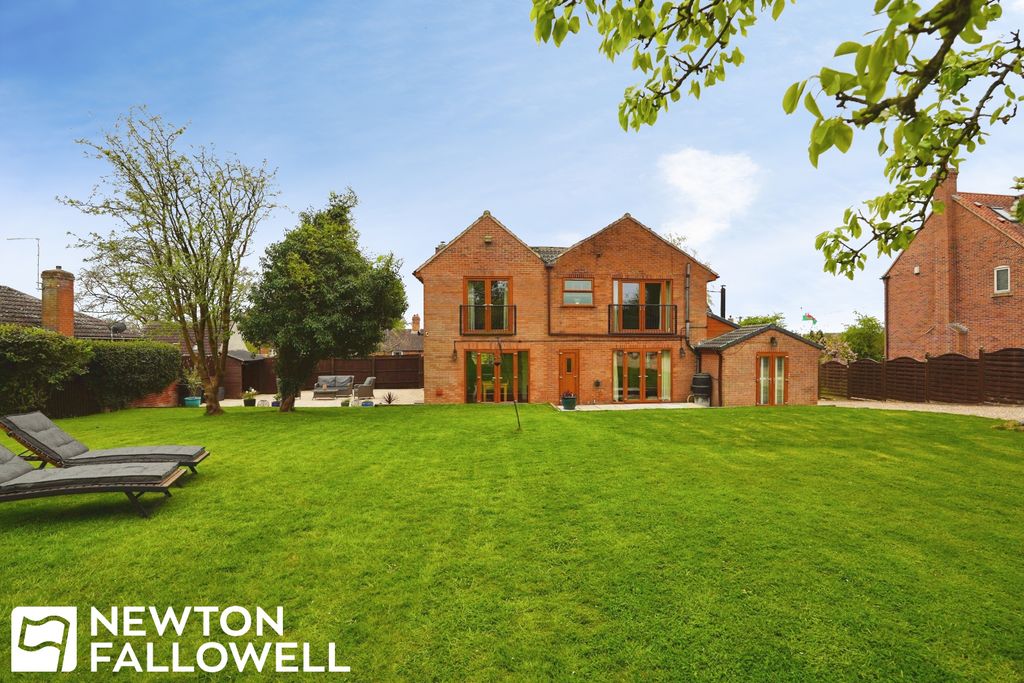 Property photo 2 of 36