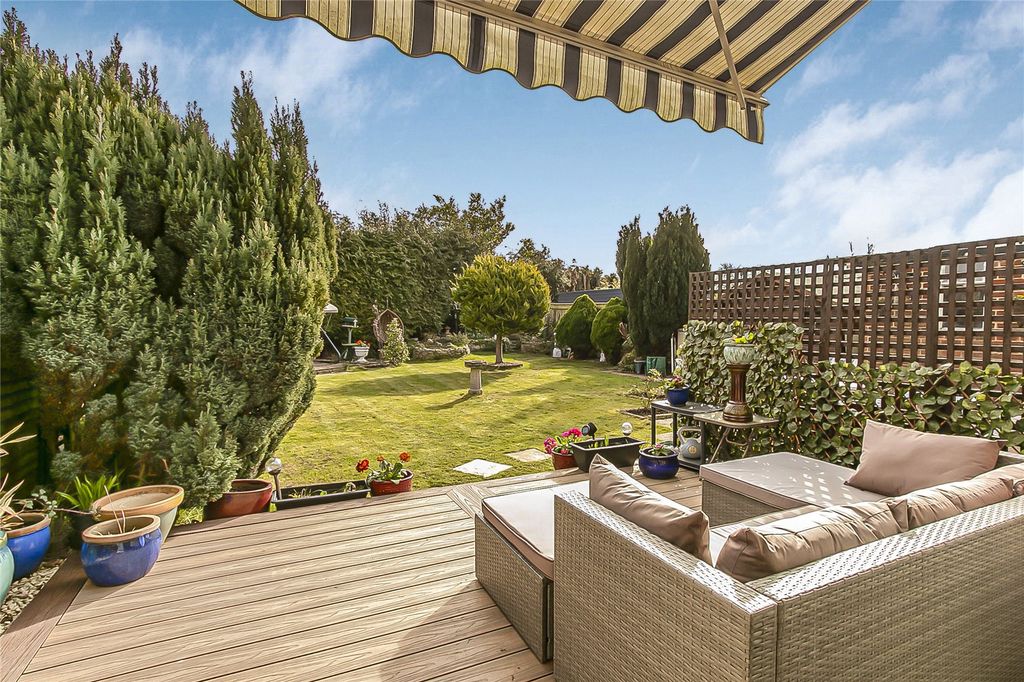 Property photo 2 of 21 Garden