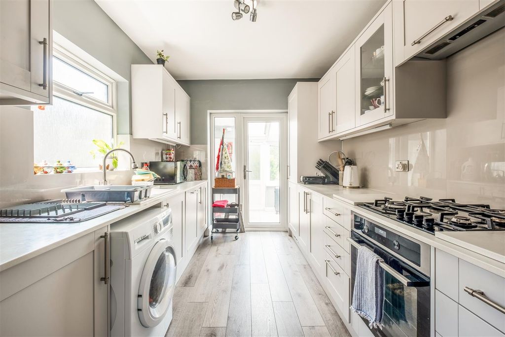 Property photo 3 of 25 22 Nevill Road_11.Jpg