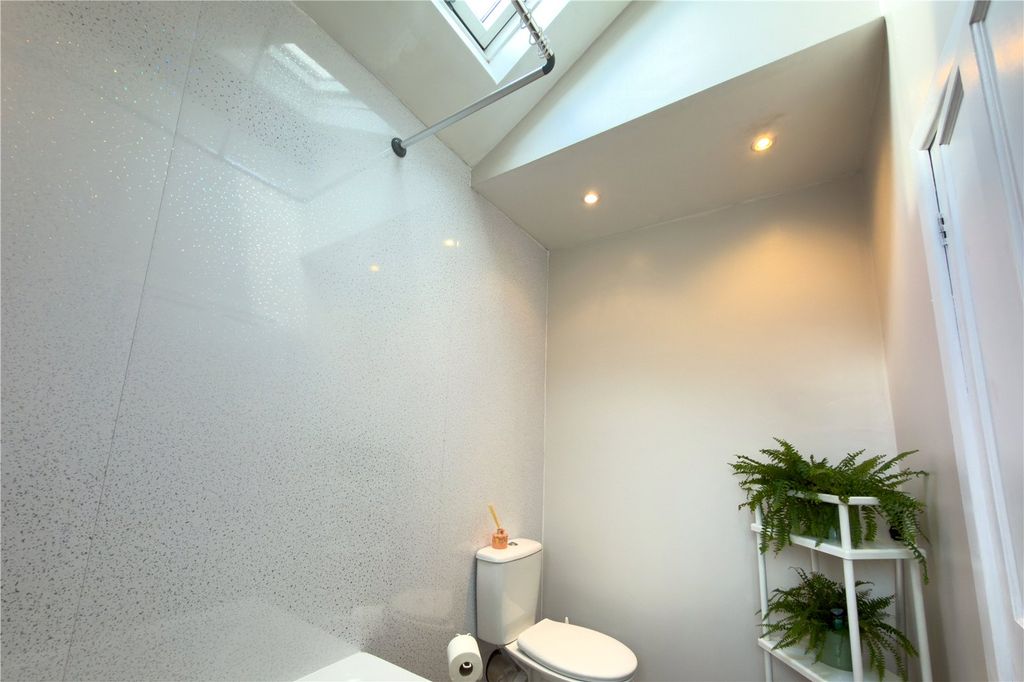 Property photo 3 of 23 Bathroom