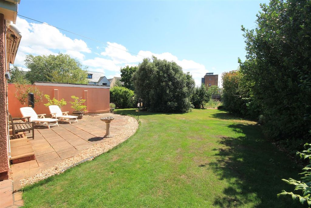 Property photo 2 of 33 Ls Garden ii.Jpg