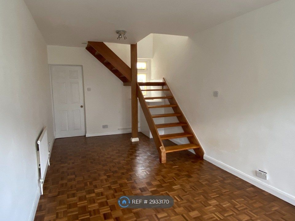 Property photo 1 of 8 Lounge/Dining