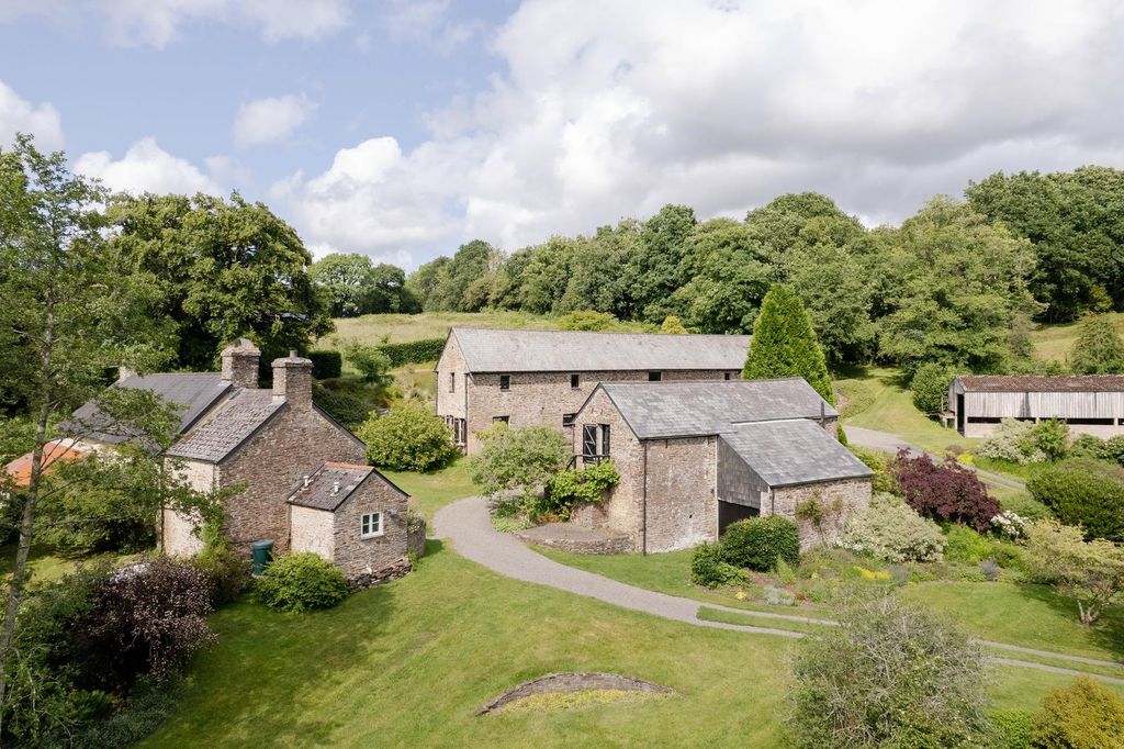 Property photo 2 of 34