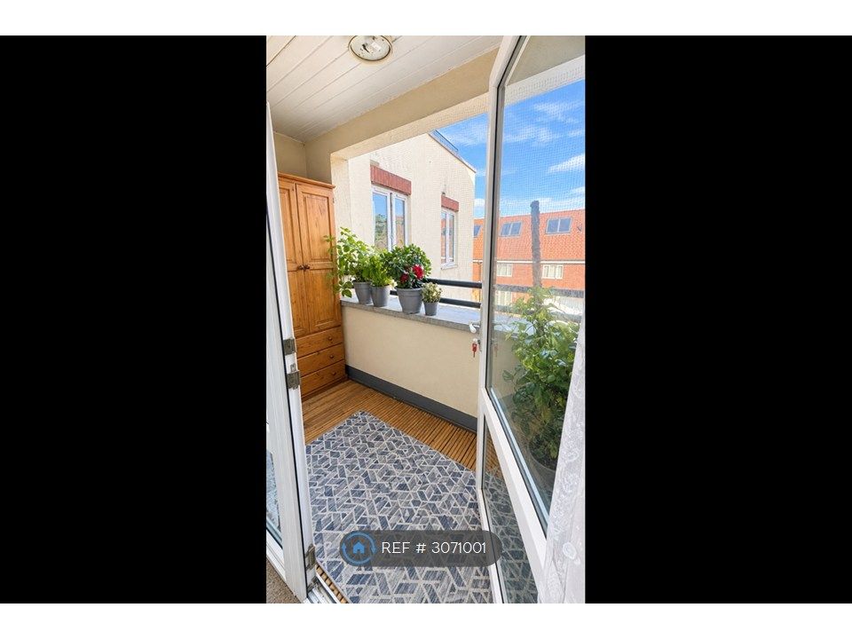 Property photo 2 of 18 Entrance To Balcony Space_1