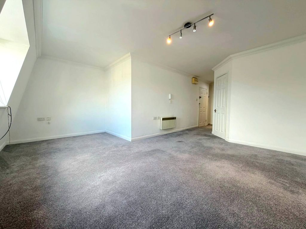 Property photo 2 of 8 Picture No. 27