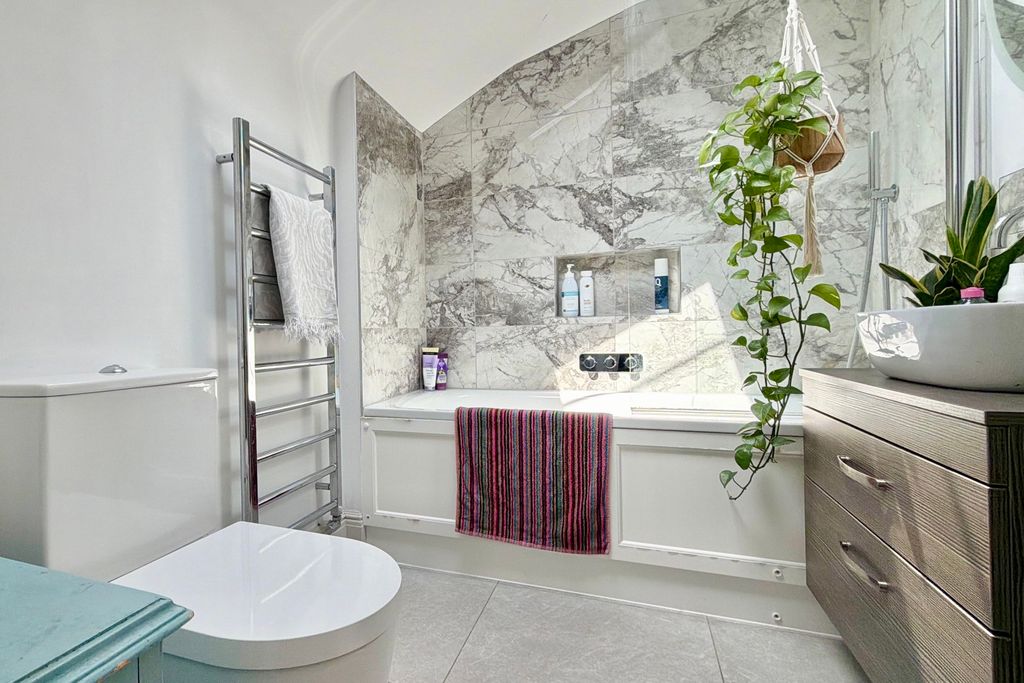 Additional image 9 of 2 bed flat for salePaternoster Row, Ottery St. Mary, Devon EX11