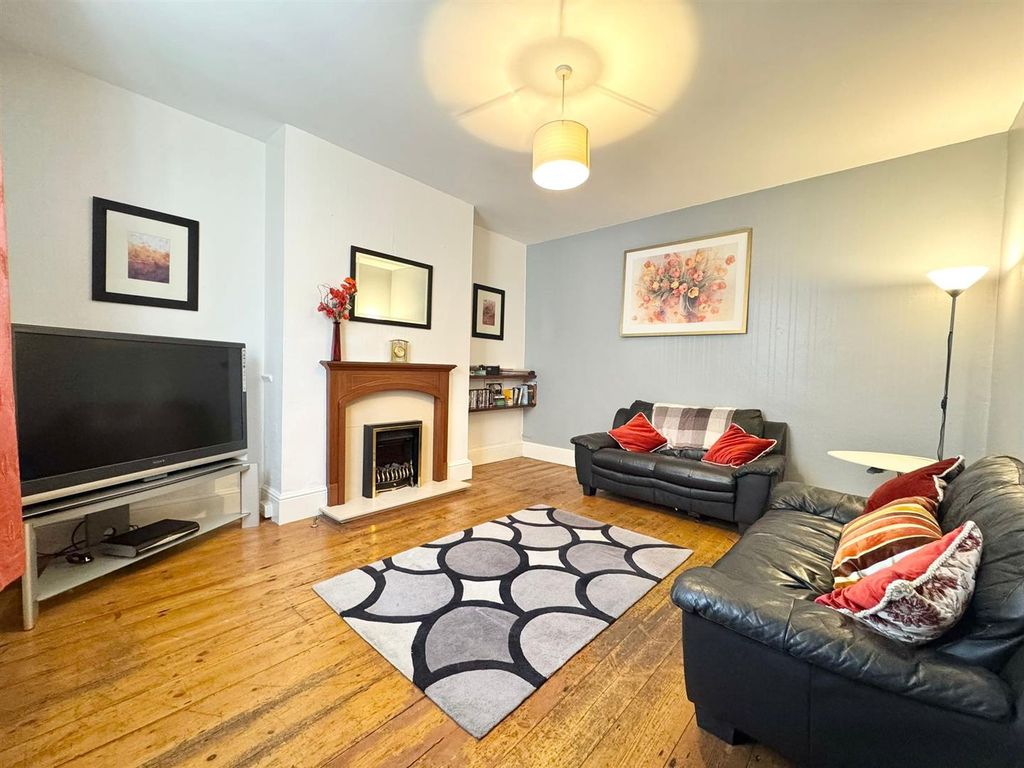 Property photo 2 of 14 Living Room