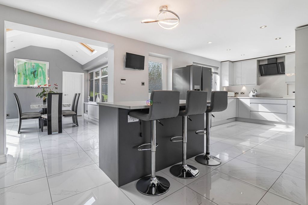 Property photo 2 of 42 Kitchen / Breakfast Room